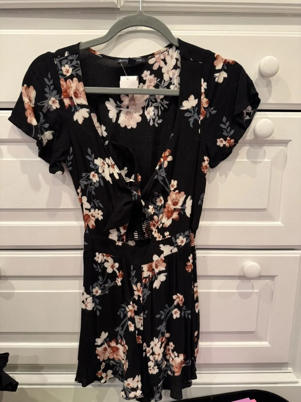 Black Floral Tie-Front Romper - Picture 4 of 6